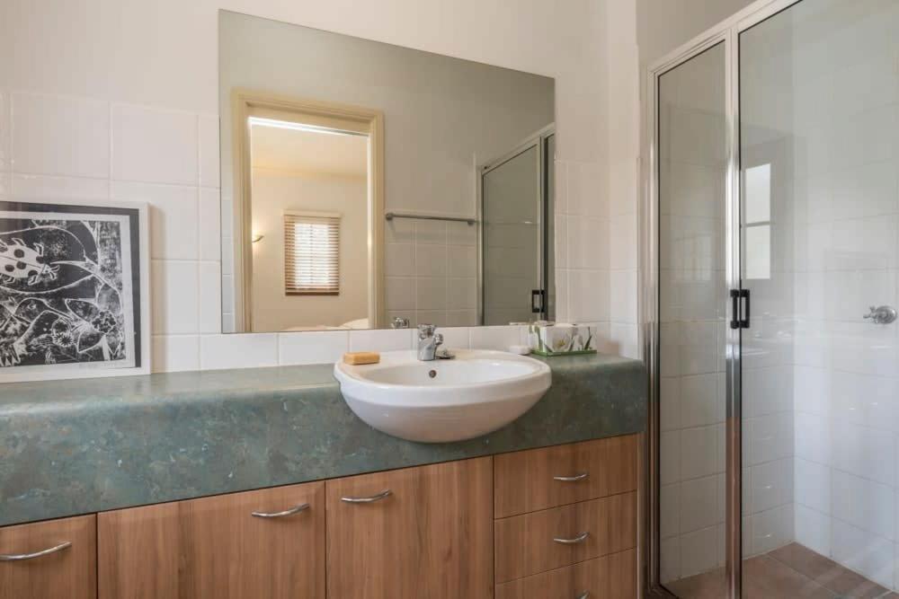 3 Bdrm 2 Bthrm House Close To Canberra Cbd & Anu Exterior foto